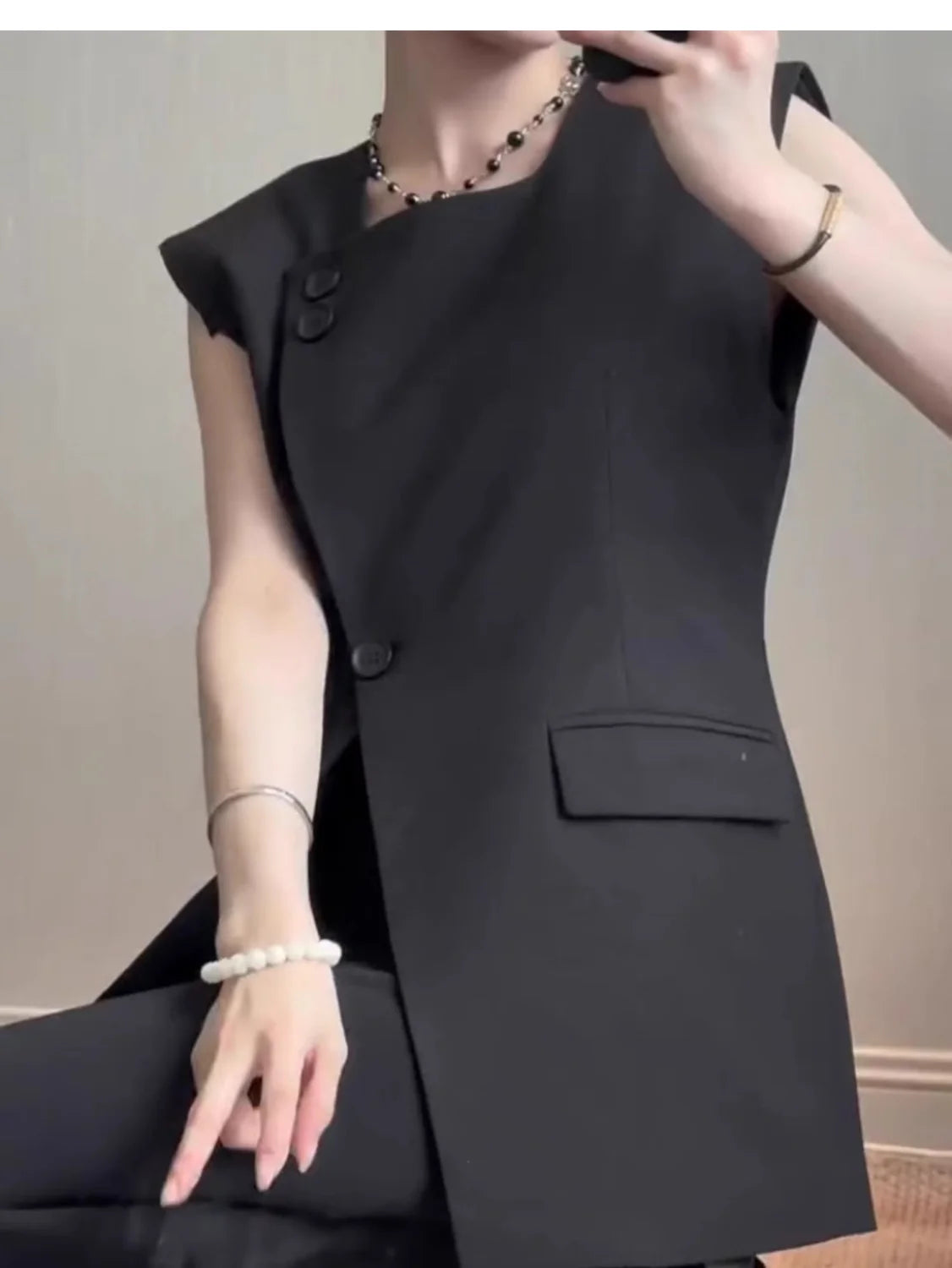 2025 European Black Suit Vest Summer Square Neck  Wide Shoulder Waistcoat Commuter Design Split Sleeveless Top femininas